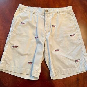 NWOT Men's Vineyard Vines 9" Flag Whale Breaker Shorts in Khaki Twill Size 34